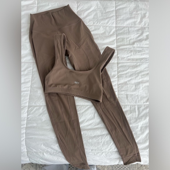 SET ACTIVE - Bra and Leggings - sold out Dugout color - Picture 5 of 7